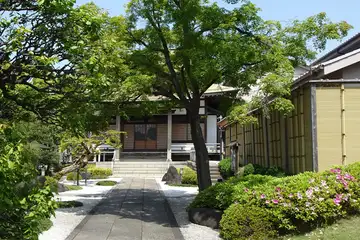 良泉寺の境内