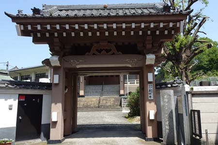 横浜市神奈川区・甚行寺の山門