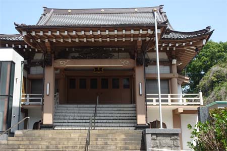 横浜市神奈川区・甚行寺の本堂