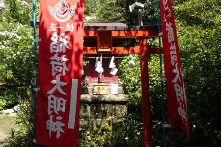 横浜市神奈川区・甚行寺の稲荷社