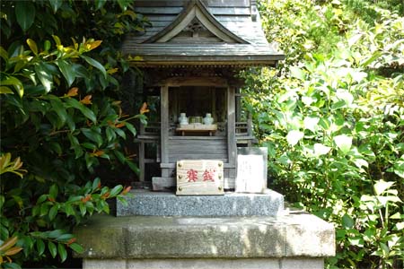 横浜市神奈川区・甚行寺の境内摂社