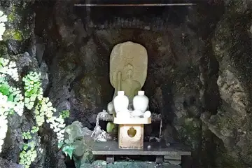 大綱金刀比羅神社の竜神池洞窟