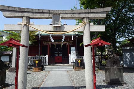 横浜市西区・浅間神社の鳥居先に拝殿