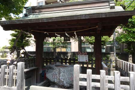 横浜市保土ヶ谷区・橘樹神社の御手洗場