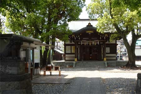 横浜市保土ヶ谷区・橘樹神社の境内の奥に拝殿