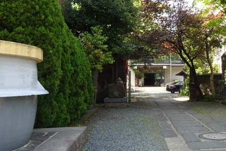 横浜市保土ヶ谷区・香象院の参道
