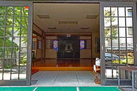 横浜市保土ヶ谷区・香象院の本堂