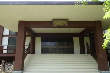 見光寺のコンクリート造り本堂