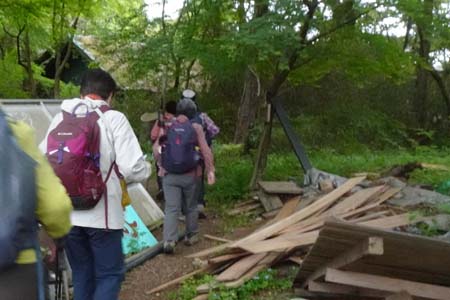 霞丘陵から塩船観音・資材置き場の傍を通り