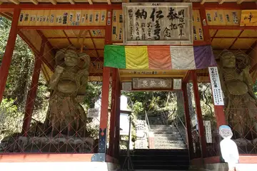 観音院の仁王像