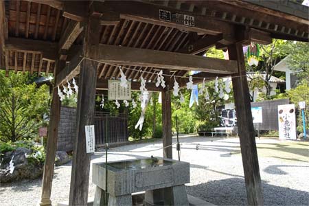 小鹿野町・小鹿神社の御手水場