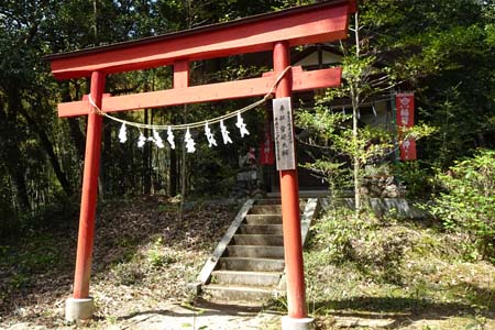 小鹿野町・小鹿神社の稲荷大明神の鳥居