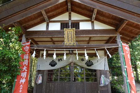 小鹿野町・小鹿神社の稲荷大明神の鳥居