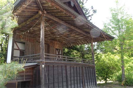 小鹿野町・小鹿神社の神楽殿