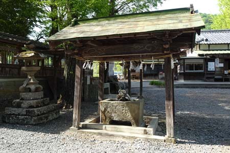秩父市・吉田椋神社の御手水場