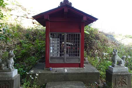 横浜市戸塚区・坂木稲荷社の祠