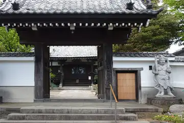 海前寺の山門