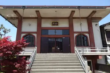 上国寺のコンクリート造り本堂