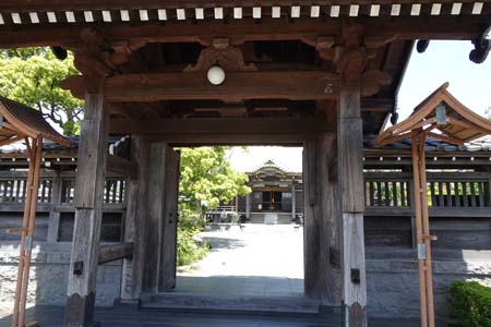 茅ヶ崎市・信隆寺の山門