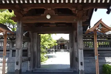 茅ヶ崎市・信隆寺の山門
