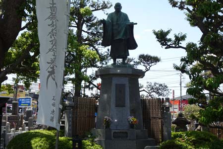 茅ヶ崎市・信隆寺の日蓮上人像