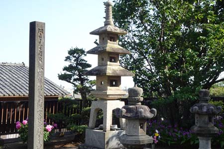 大磯町・神宮寺の石搭