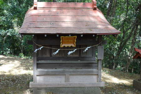 国分寺市・本村八幡神社の参道に摂社