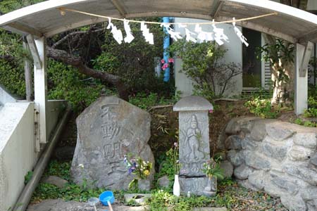 国分寺市・不動橋の石仏