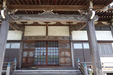 二宮町・藤巻寺の本堂