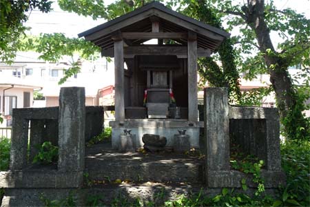 小田原市・浅間神社のはずれに社