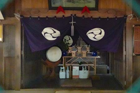 小田原市・八幡神社の拝殿