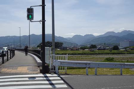小田原市・酒匂橋からは箱根の山々
