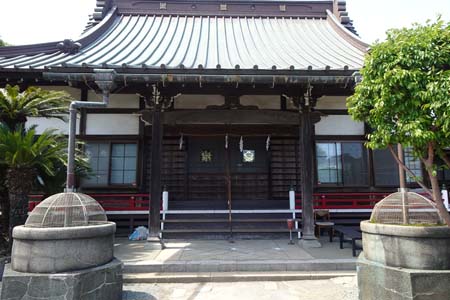 小田原市・弘経寺の本堂