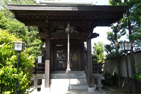 小田原市・宗福寺の山王権現社の祠