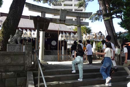 小田原市・松原神社はお祭りで賑わっています