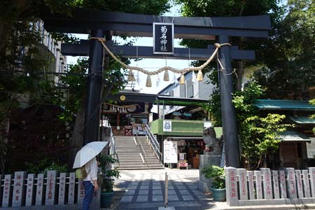 横浜市港北区・菊名神社の鳥居