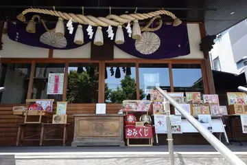 横浜市港北区・菊名神社の拝殿