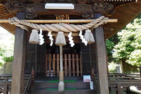 横浜市港北区・八杉神社の拝殿