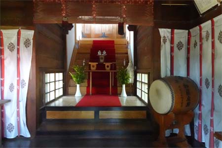 横浜市港北区・八杉神社の拝殿