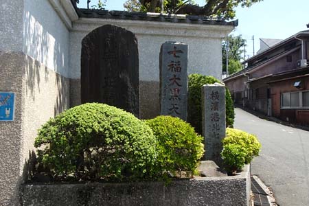 横浜市港北区・正覚院の山門