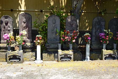 横浜市港北区・正覚院の六地蔵
