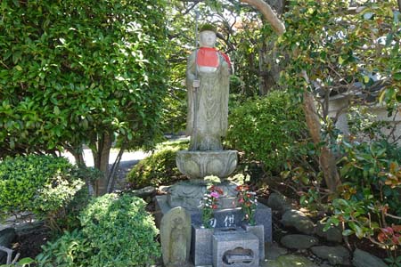 横浜市港北区・正覚院の裏山斜面に道元禅師の言葉