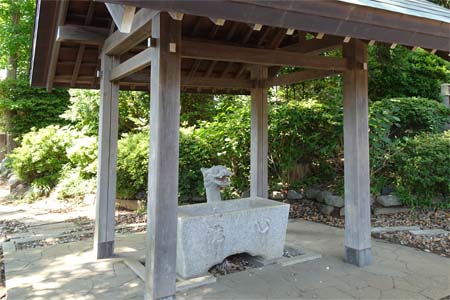 横浜市港北区・岸根神社の御手水場