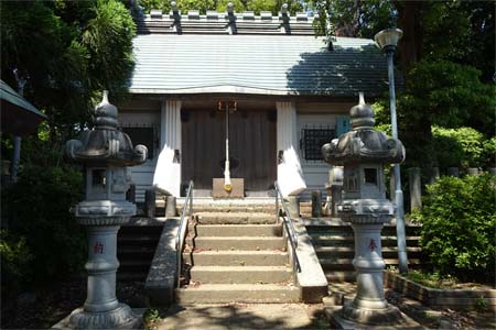 横浜市港北区・岸根神社の拝殿