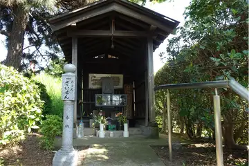 乞食松地蔵尊の地蔵堂