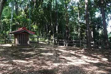 小机城の郭に小さな社