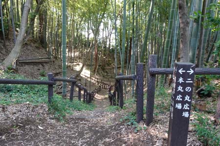 横浜市港北区・小机城の本丸と二ノ丸間に空堀