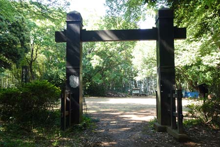 横浜市港北区・小机城の本丸冠木門