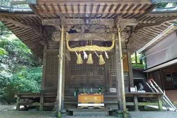 白山神社の拝殿