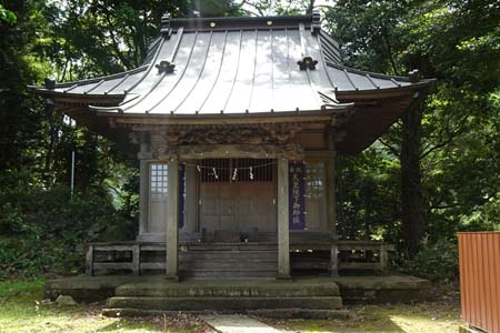 箱根町・駒形神社の小さな拝殿
